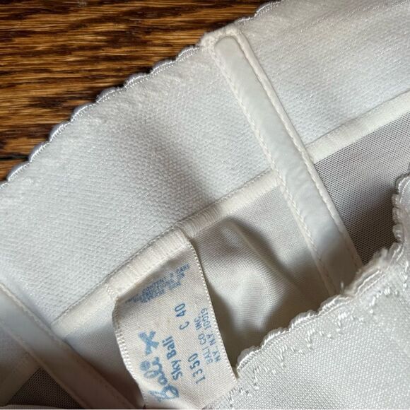 Vintage 1960s / 1970s Ivory Mesh Panel Long Line Soft Cup Bra Corset Bustier - Picture 11 of 13